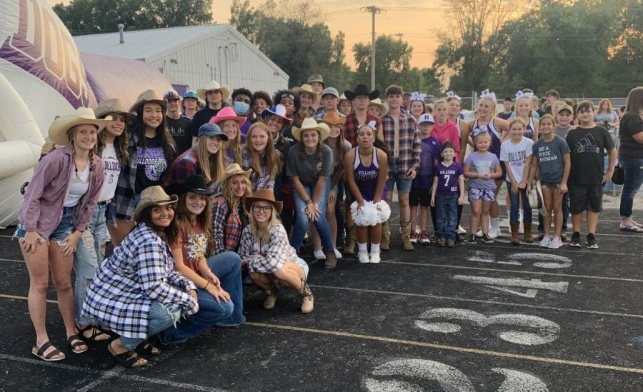 Pep Club dressed in their best Western attire to support the Dogs. 