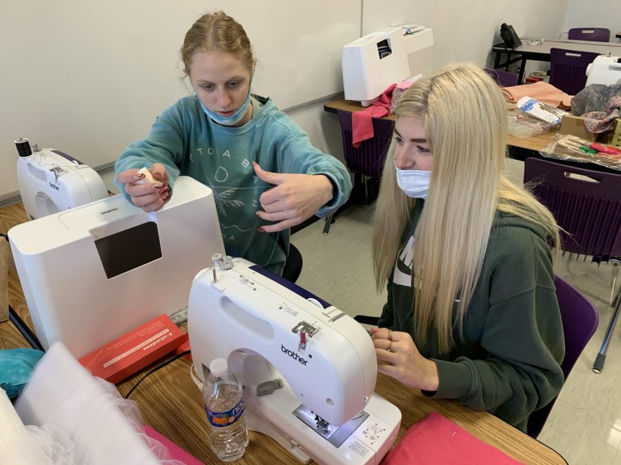 Senior Missy Chamberlain and Senior Tyler Duffy use the sewing machine. 