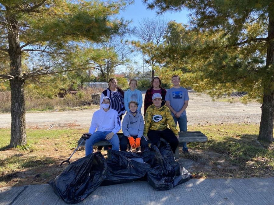 FBLA+members+cleaned+up+trash+along+the+bike+path+as+a+community+service+project.+In+back%3A+sophomore+Chelsea+Morales+and+seniors+Chelsea+Davidson%2C+Mitchell+Lane+and+Matthew+Guard.+In+front%3A+senior+Rayne+Jerrell%2C+sophomore+Avery+Henderson+and+senior+Ashton+Hall.