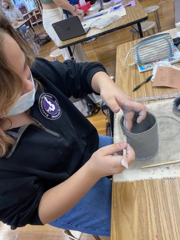 Junior Jolee Porter works on ceramics project 