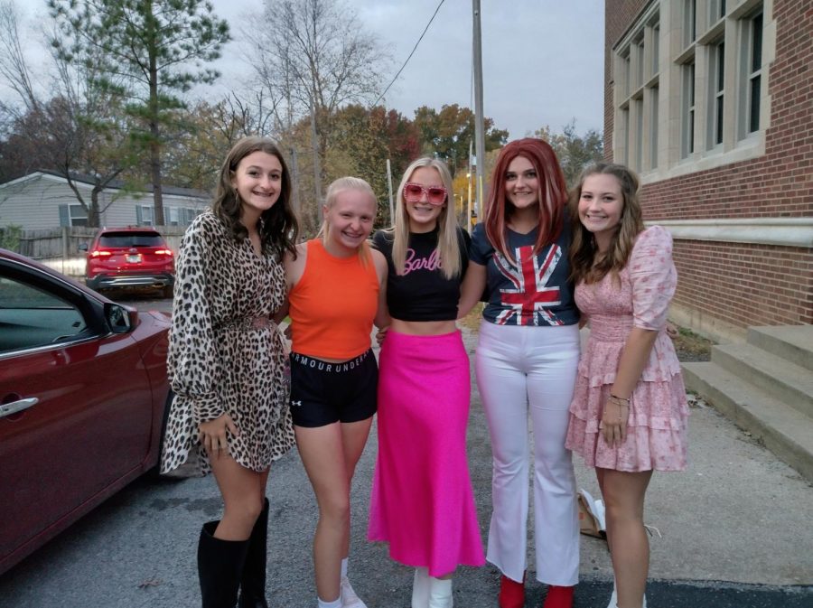Several members of the girls basketball team went in a group. Freshman Emma Tess Harbison, sophomores Hannah Jones, Taylor Michel, Laura Behnke and Lily Cranmore trick or treated together. 