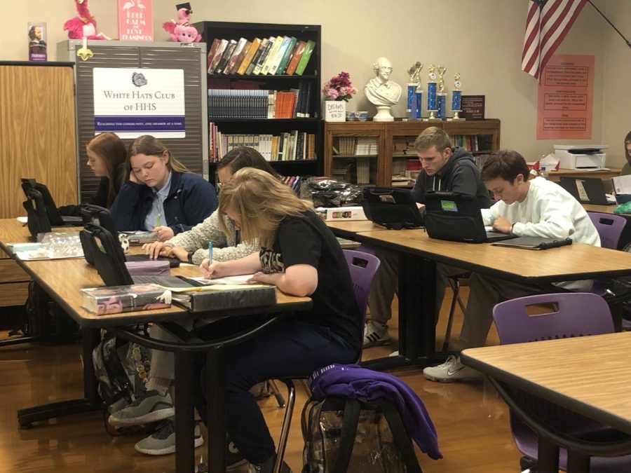 Elizabeth Dawes fifth hour AP English class works on their research papers. 