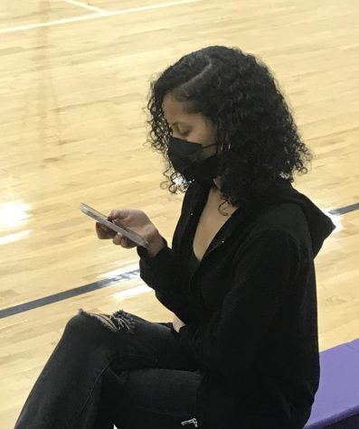 Sophomore Shaeyhoni Villasana checks her phone during her physical education class.
