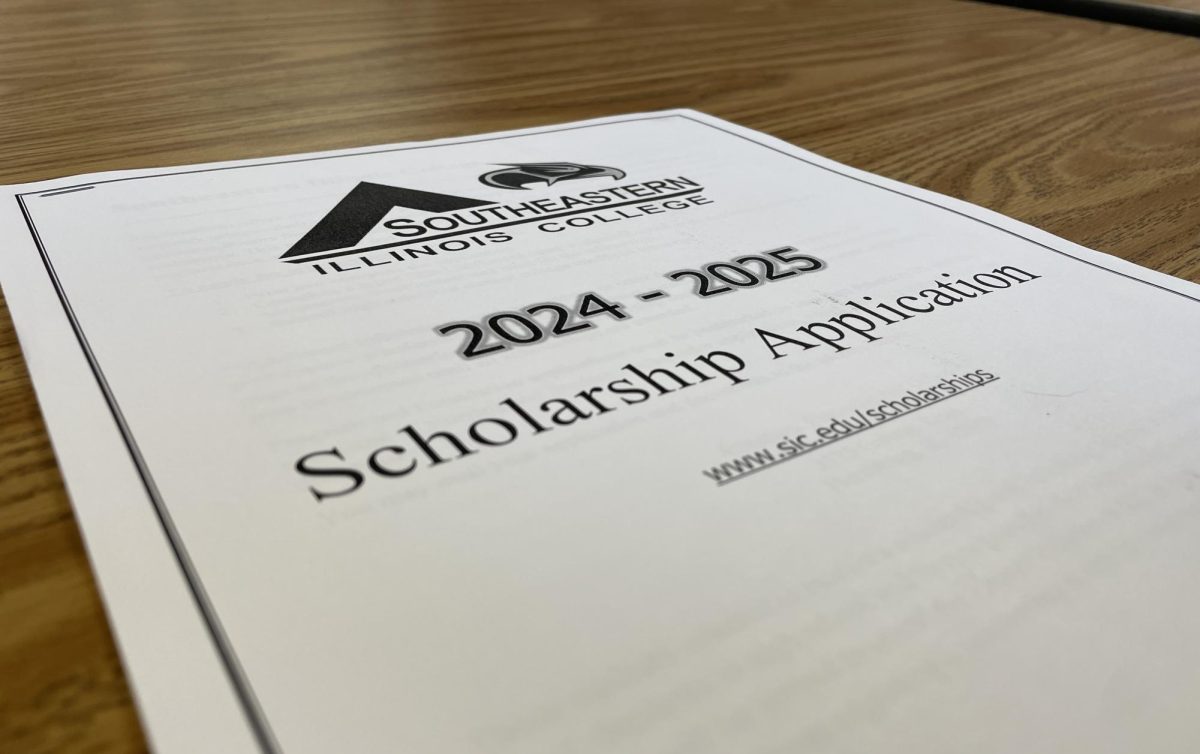The Southeastern Illinois College scholarship packet is provided for students to prepare for college. 